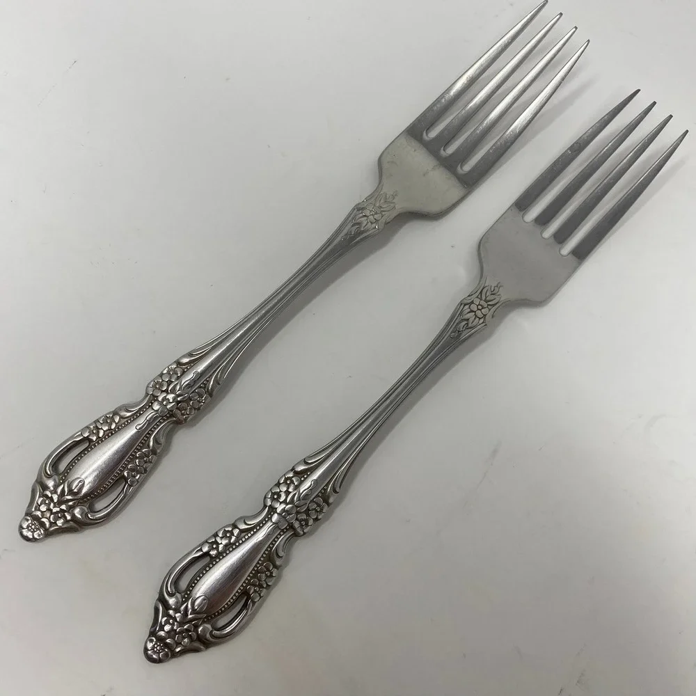 Oneida 2 Dinner Forks Distinction Deluxe Pierced Raphael Rembrandt Mansion Hall